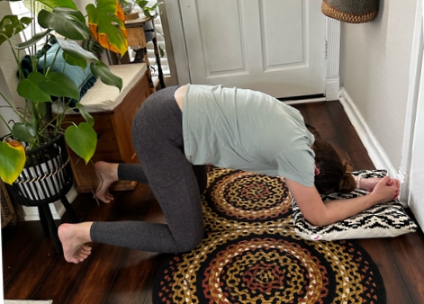 Posterior pelvic tilt exercise demonstration